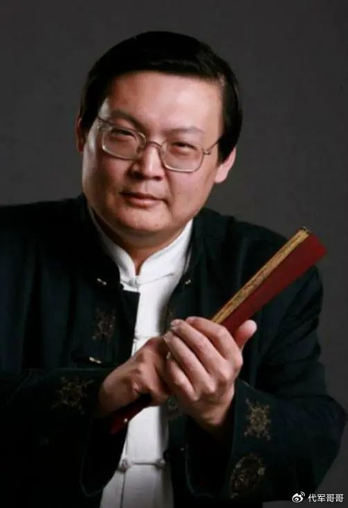 销声匿迹7年的“一代铁嘴”梁宏达,已彻底走上了“不归路”|老梁故事汇|模仿|现场|老梁|节目_新浪新闻