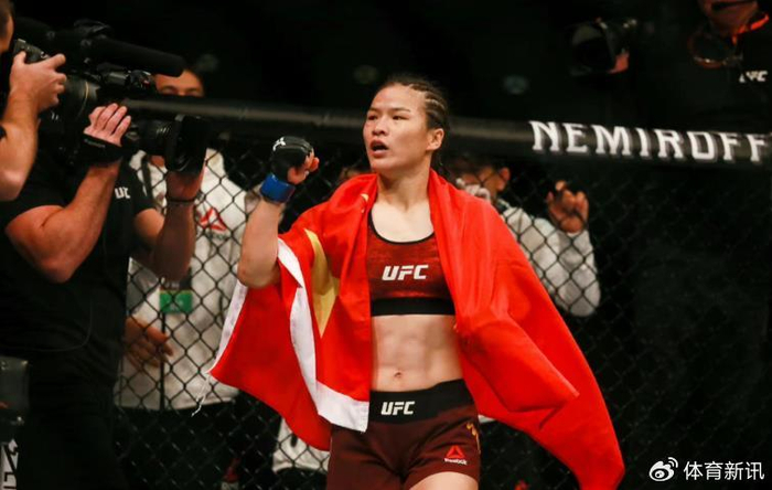 张伟丽,当选为UFC年度最佳女子选手,是对她个人成就的肯定
