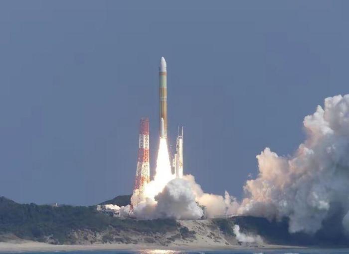 日本新火箭发射再失败,升空数百米就爆炸,窜天猴半空变白烟