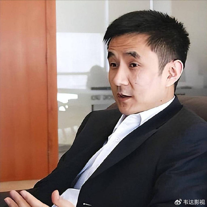 王永红：公司破产欠800亿，套61亿携女明星出逃，亲爹去世都不回