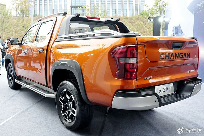 全球首款增程皮卡上市长安猎手指导价1399万元起