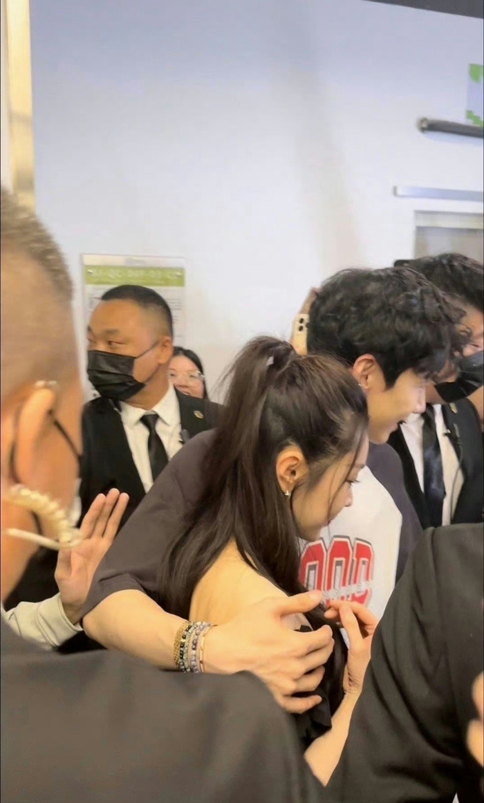 何超莲在新综艺采访中说到自己最近嗑到了新cp