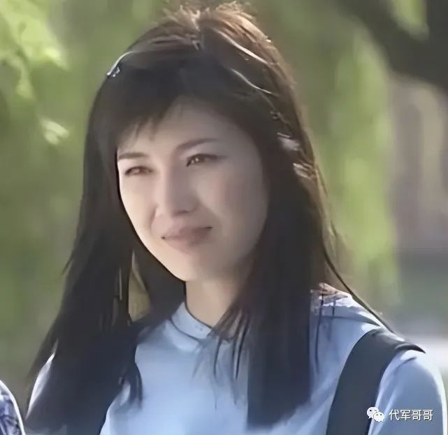 她曾与周一围相恋5年,32岁嫁给富豪,8年后老公却破产入狱