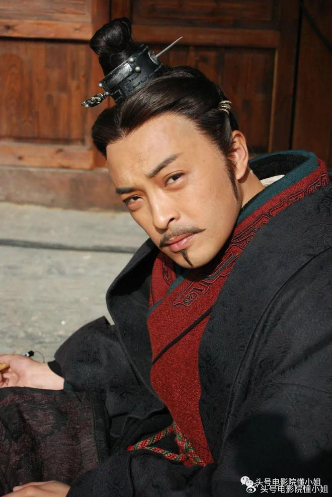 富大龙新片上映,首日预售票房10万!不到史泰龙《敢死队4》零头|富大龙|表演|票房_新浪新闻