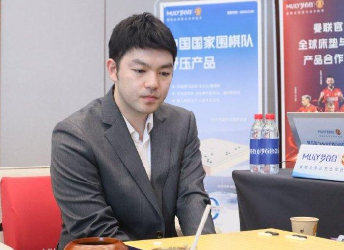 世界冠军风范!李轩豪,速胜党毅飞,梦百合杯2:0领先,冠军近在咫尺