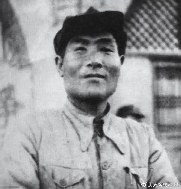 红二、红四方面军会师后,贺龙警告张国焘:小心我打你的黑枪