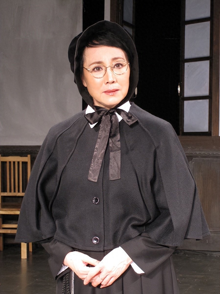 20多岁从饰演公厕中年大妈开始一路滚打摸爬熬成国家一级演员