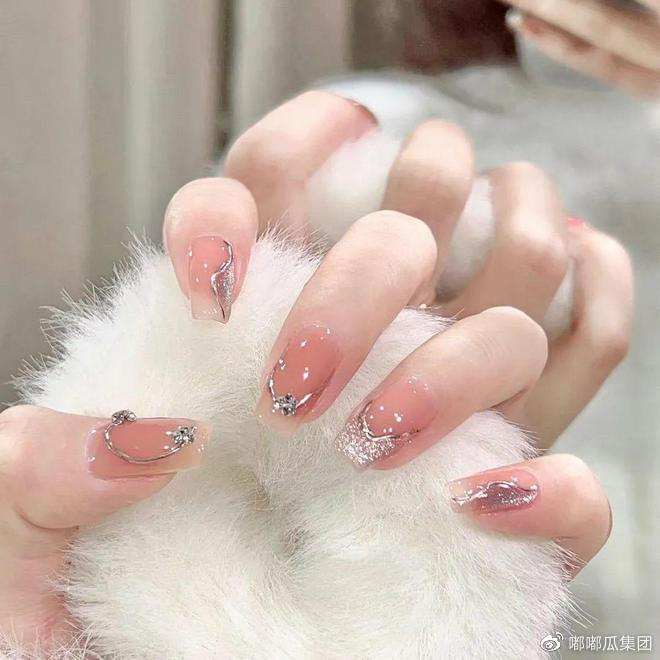 嘟嘟瓜美业网:爆闪猫眼美甲,仿佛坠入夏日星空~|猫眼|美甲|姐妹_新浪