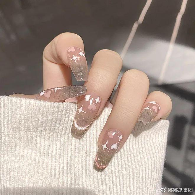 嘟嘟瓜美业网爆闪猫眼美甲仿佛坠入夏日星空
