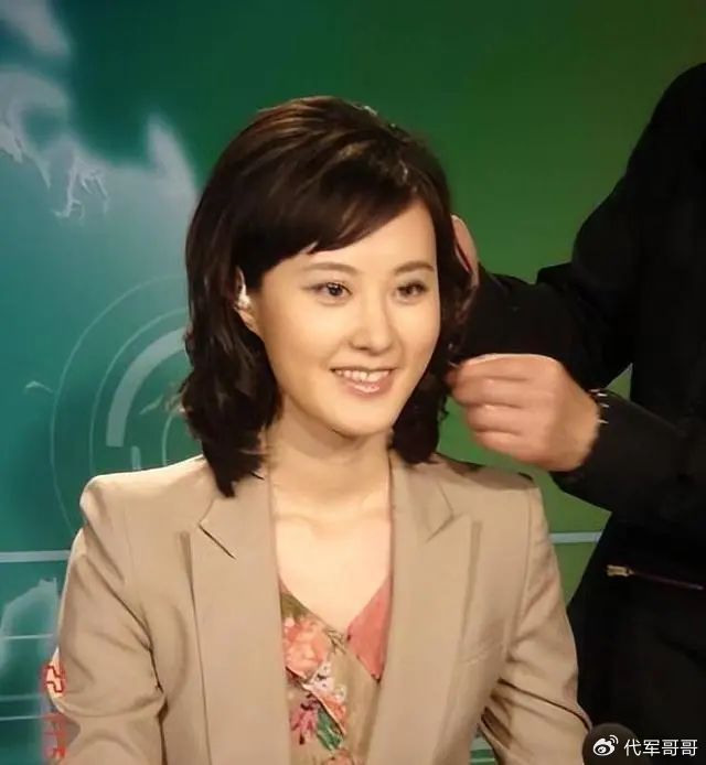 她曾是重庆最美的高考状元如今当上央视主持人42岁依然单身