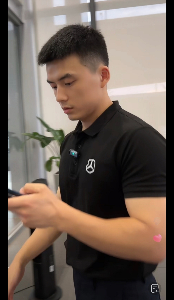 超级帅哥新人主播他叫壹臣