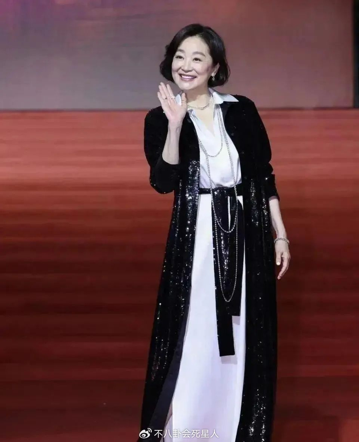 才知道不扮嫩不"暴露"也是一种优雅|大美人|林青霞|素颜_新浪新闻