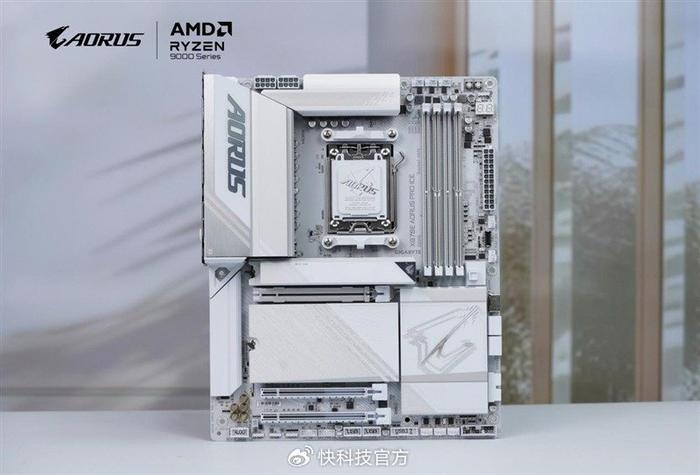 首款真正全白主板！技嘉X870E AORUS PRO ICE电竞冰雕首发评测