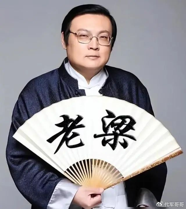 销声匿迹7年的“一代铁嘴”梁宏达,已彻底走上了“不归路”|老梁|老梁故事汇|模仿|现场|节目_新浪娱乐_新浪新闻