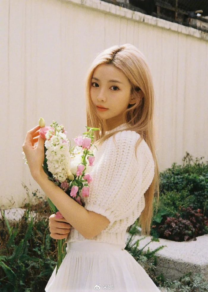 图片来源@gnz48-卢静gnz48卢静同你陷入一场纯白色的梦境.
