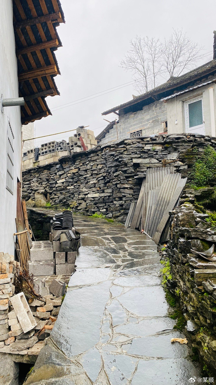 一次说走就走的春游吉斗苗寨在矮寨大桥边上