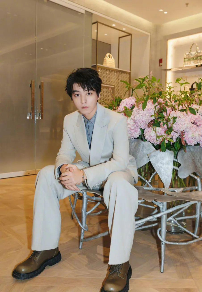 王俊凯抹黑队友?|邓紫棋|华晨宇|陈哲远_新浪新闻