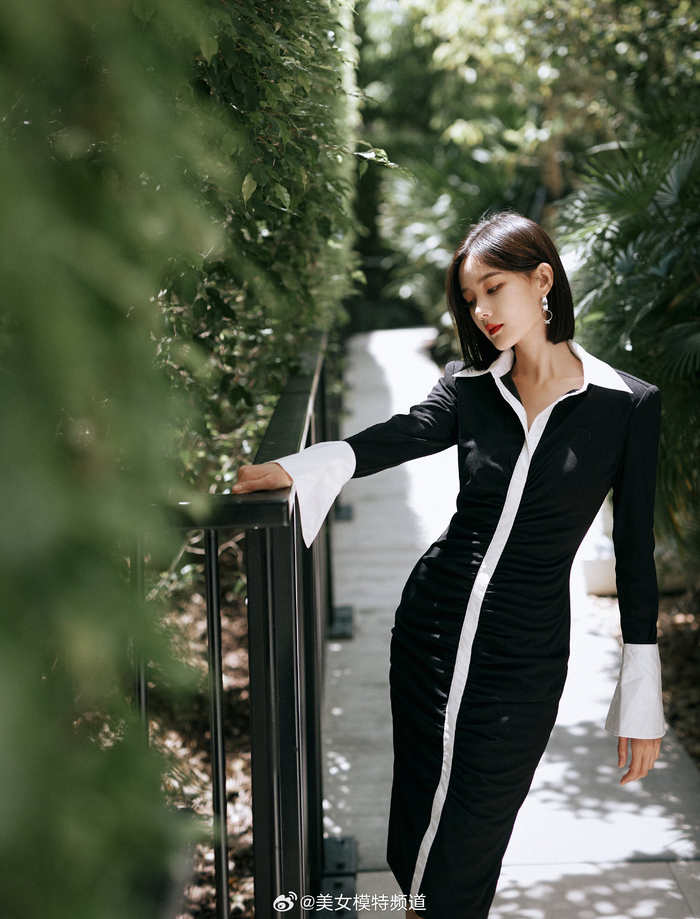 李一桐黑白浪漫质感穿搭
