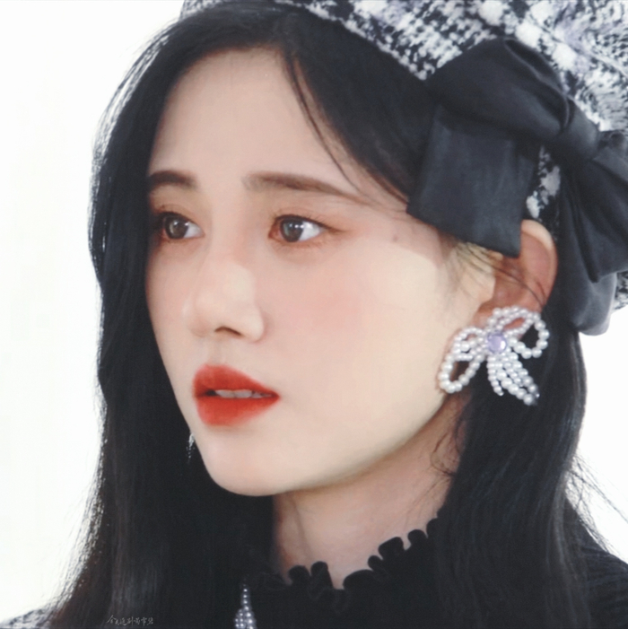 修了一组鞠婧祎雷初夏头像美女就要怼脸拍呀