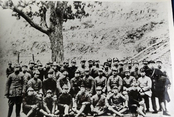 纪念长征胜利40周年老照片，13张，展现红军的大无畏精神|中国工农红军长征|红军长征|陕北|老物件|褂子_新浪新闻
