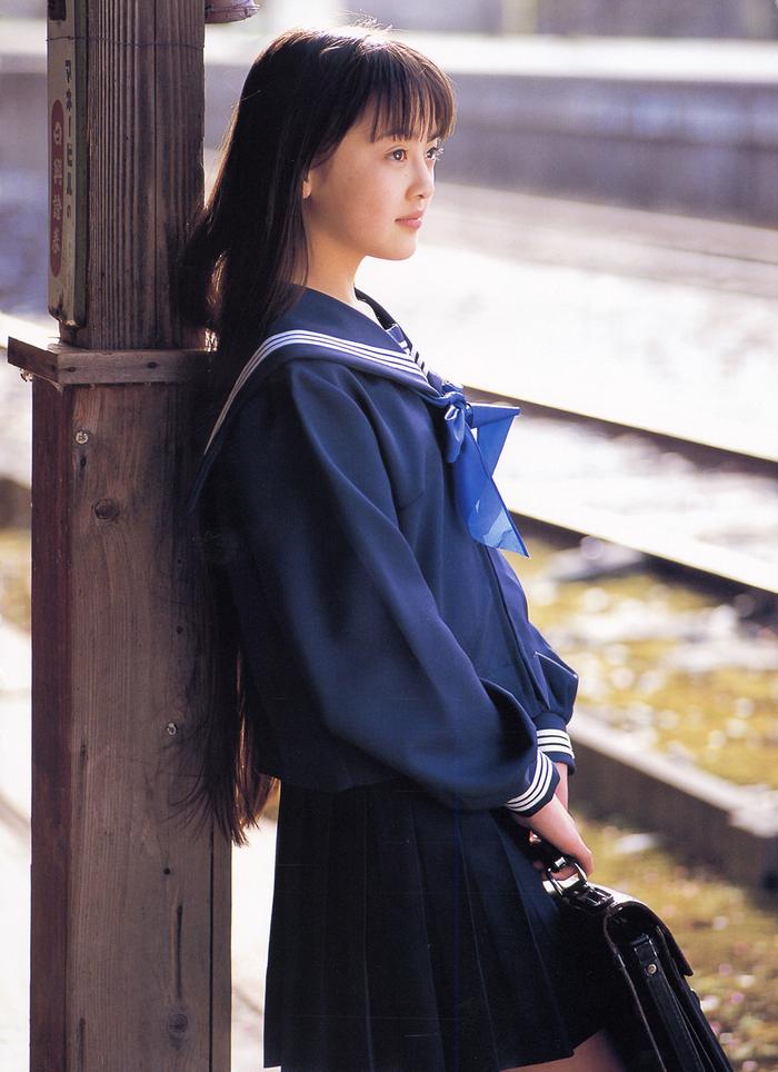 冈本奈月「奈月的四季」写真集（2002）