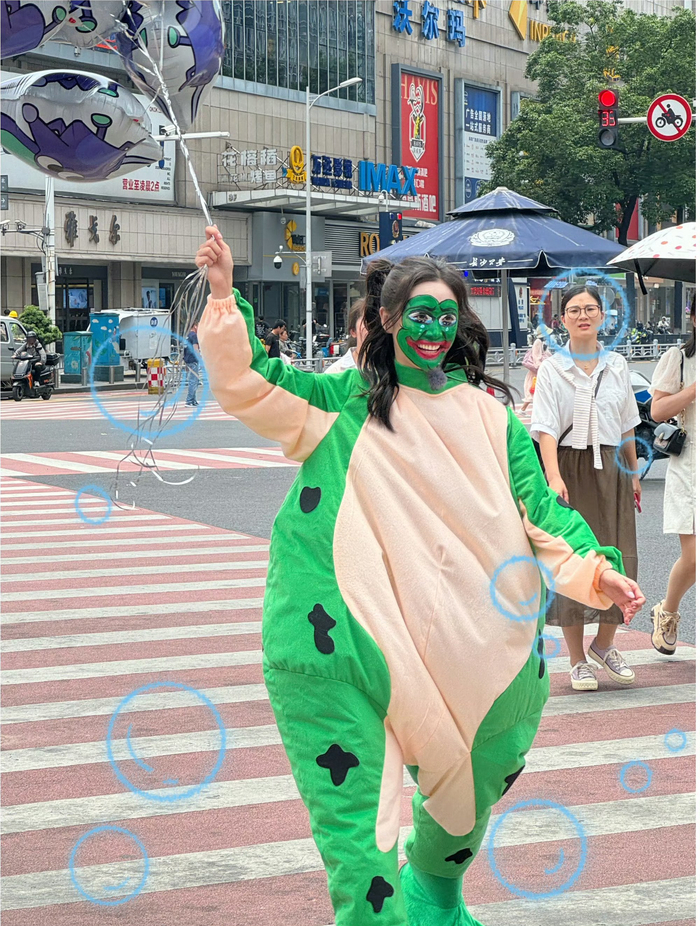 吴宣仪cos了悲伤蛙,也太可爱了,这下谁还能认得出来