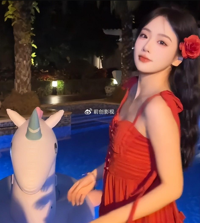 王思聪新女友换了风格打扮低调朴素疑似是拥有63万粉丝的网红