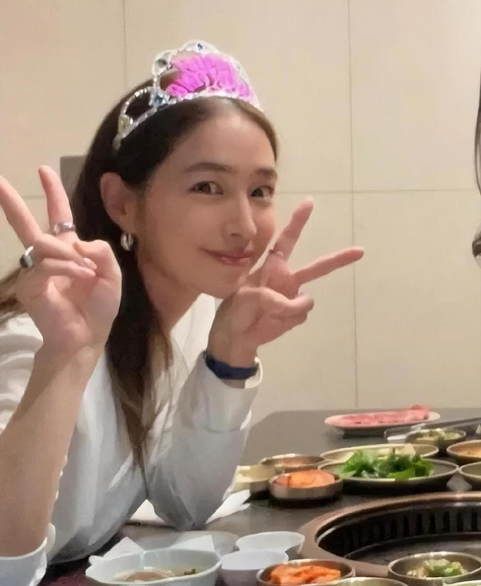 韩国知名演员夫妻,在女儿百天前,去著名寺庙春游,为家人祈福|寺庙|李