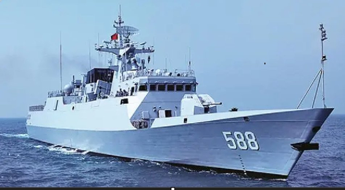 舰上没有设置机库,但舰尾能起降4吨的直-9c反潜直升机,堪称中国海军的