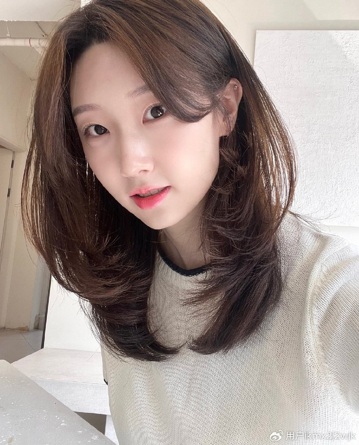 国字脸女士发型别乱整,试试这几种烫发,好看时尚显气质