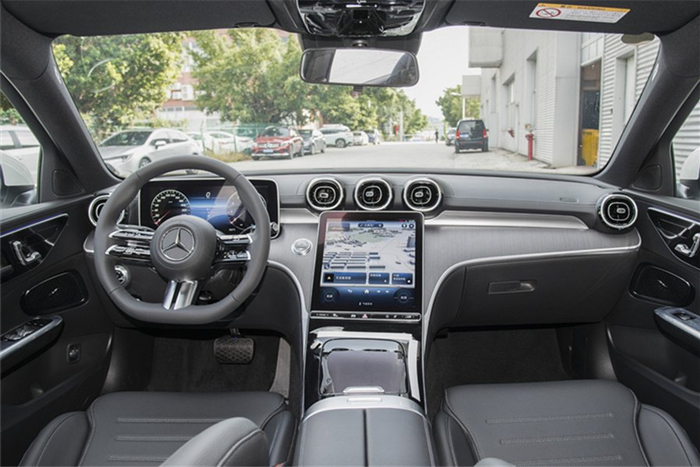 奔驰c级落地仅需24万元以后没钱真的只能开bba了