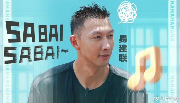 37岁易建联现状,代言邀约不断,两儿子同时现身篮球场