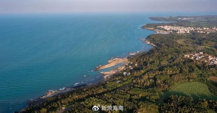 環島旅遊公路儋州段,公路下藏著一條寬,高均為2米的涵洞,全長22.5米.