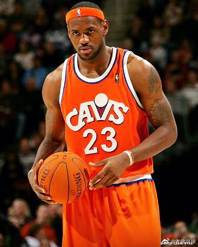 詹姆斯领军骑士迎战库里勇士军团