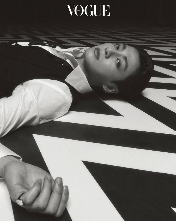 田柾国voguekorea韩国版十月刊封面画报