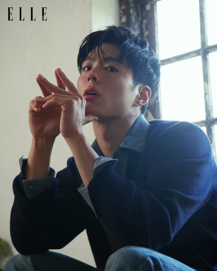 朴宝剑登上ellethailand1月刊封面