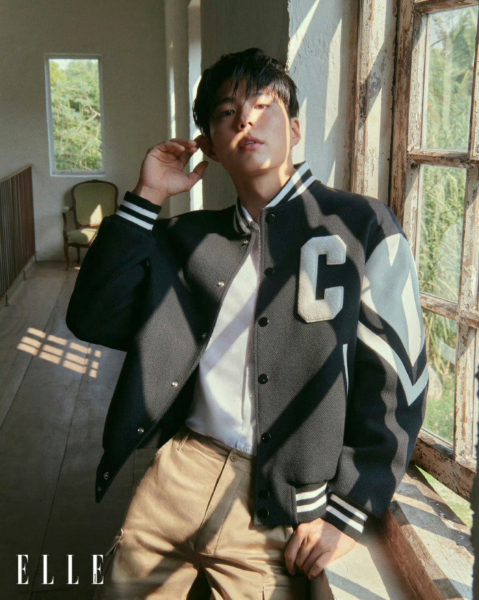 朴宝剑登上ellethailand1月刊封面