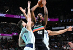 NBA常规赛，马刺139-120独行侠