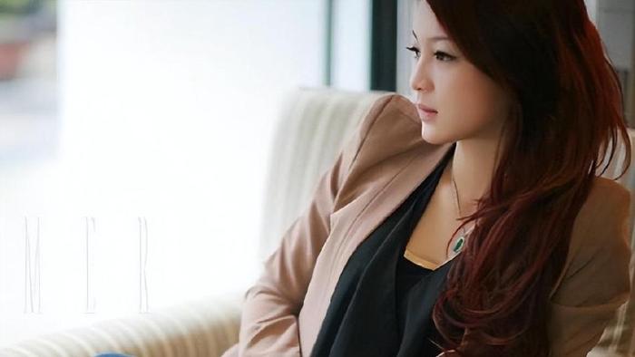 离异再婚后，现任老公很爱我，但看到前夫开宝马我心理不平衡