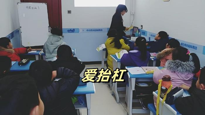 父母要警惕：这4种孩子都是“假聪明”，不纠正未来很难有大出息