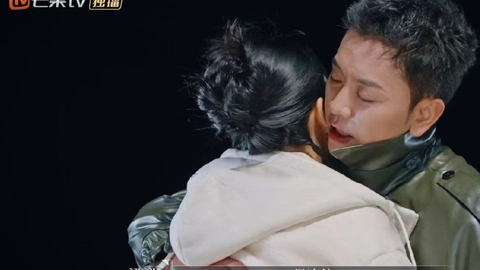 太炸裂了,何美延和梁淞见面就争吵不休,相爱相杀的具象化