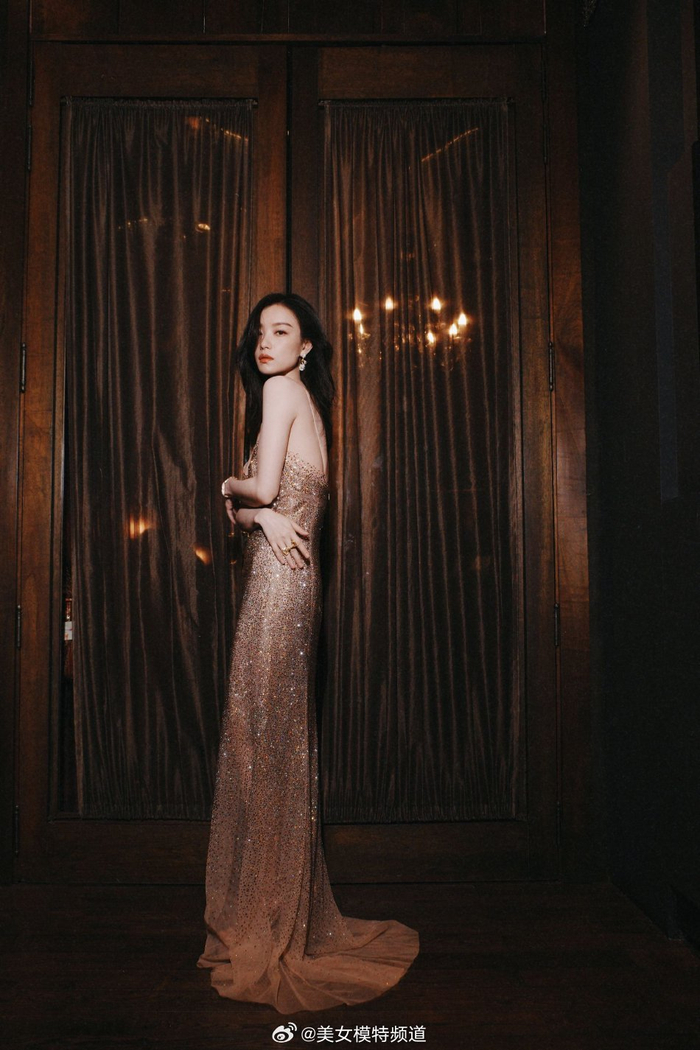 倪妮穿粉色亮片礼服如美人鱼长发随性披散锁骨迷人