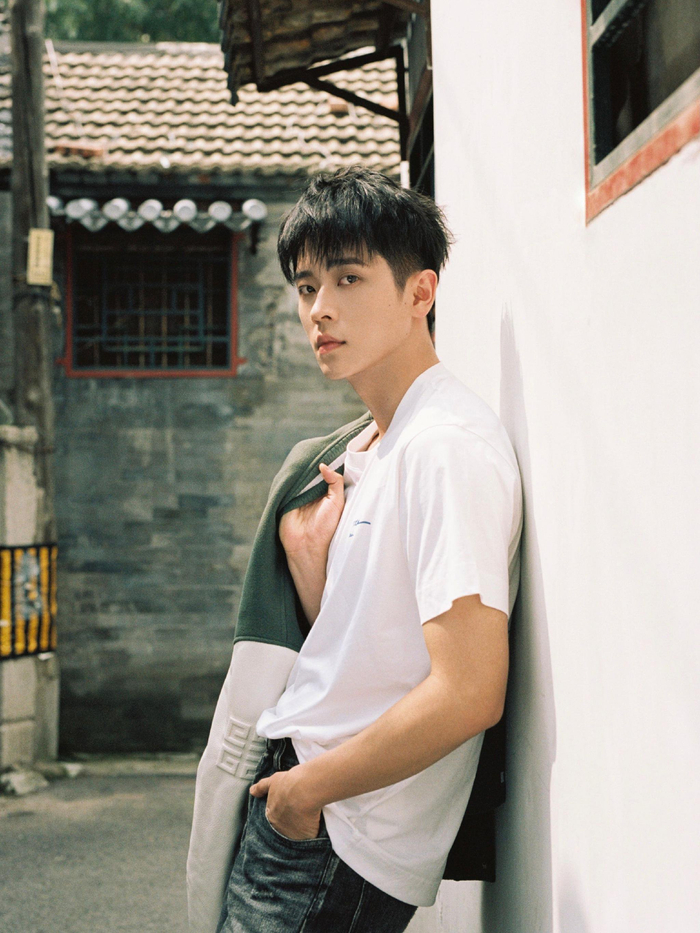 夏日与少年 @丞磊__财经头条