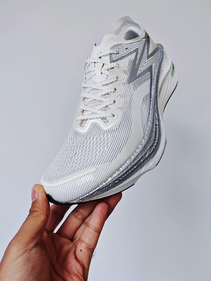 飞燃3m1ro全方位升级的新飞燃优秀的竞速训练跑鞋鞋