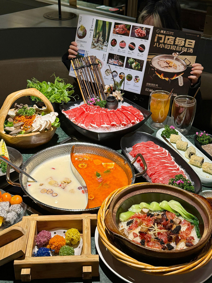 捞王出新品了黑松露芋头煲仔饭这个饭太好吃啦必须打call