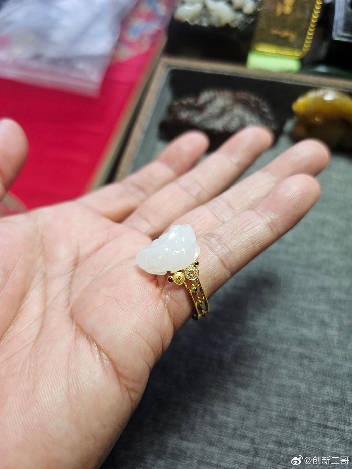 光白籽金蟾戒指,美