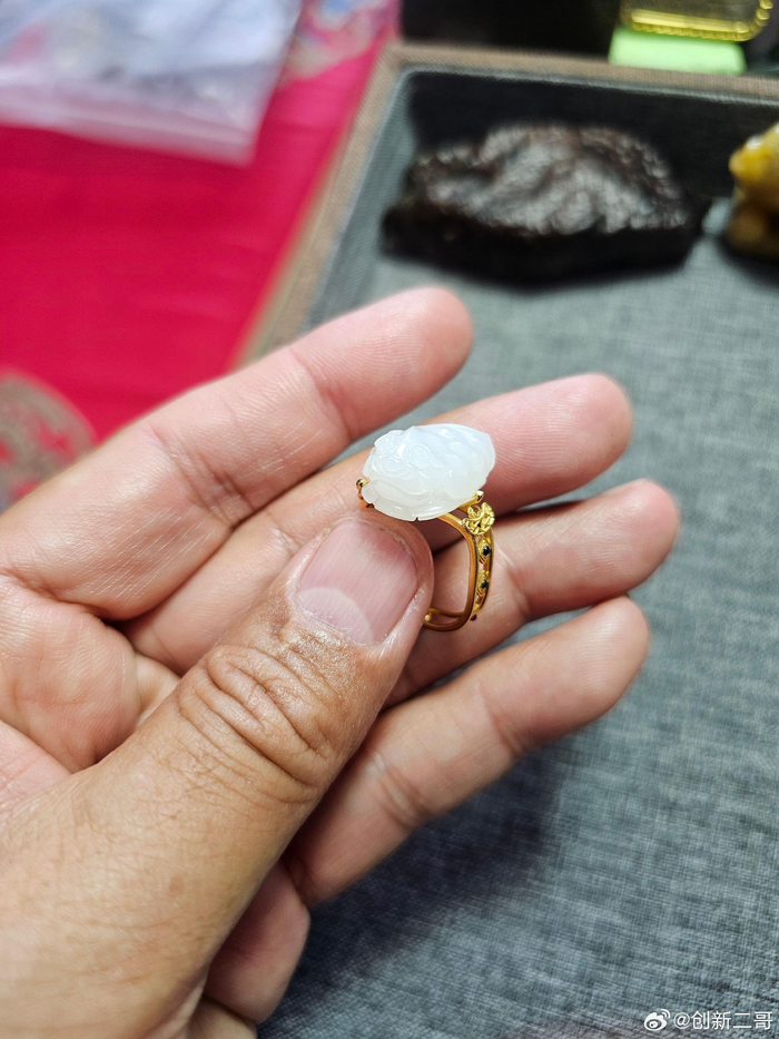 光白籽金蟾戒指,美