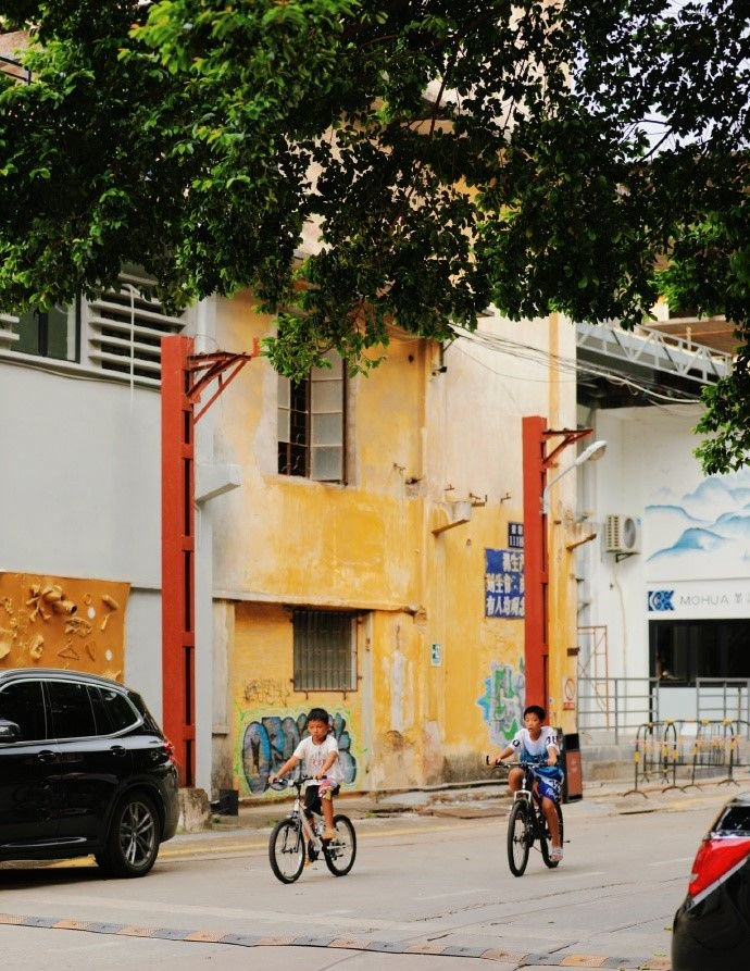 紫泥堂的小黄楼就是夏日多巴胺呀广州紫泥堂via