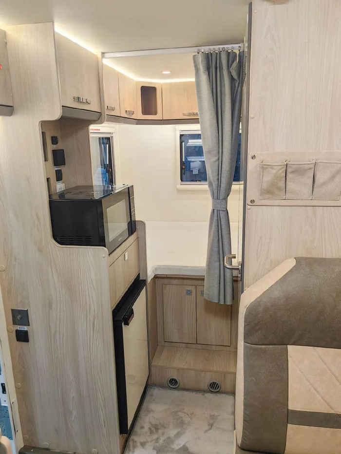 旌航菱势黄金卡自动挡房车增程式混动系统l型卡座布局