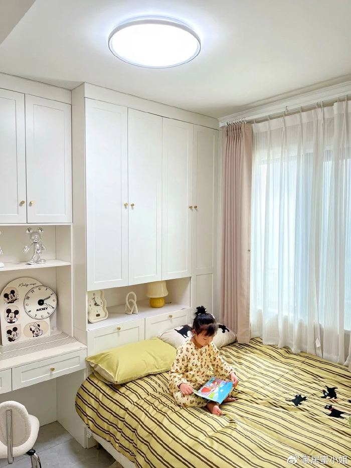 建议:在规划卧室布局时,我们应尽量避免在床头安装吊柜.